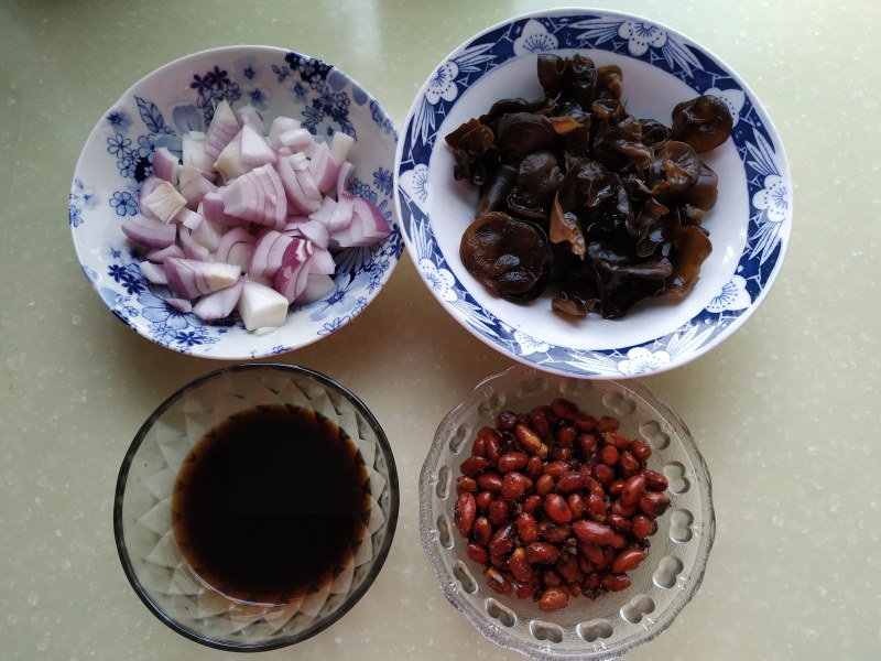 Steps for Making Chinese Black Fungus with Aged Vinegar