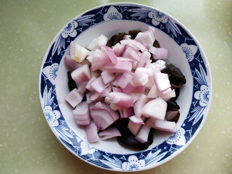 Steps for Making Chinese Black Fungus with Aged Vinegar