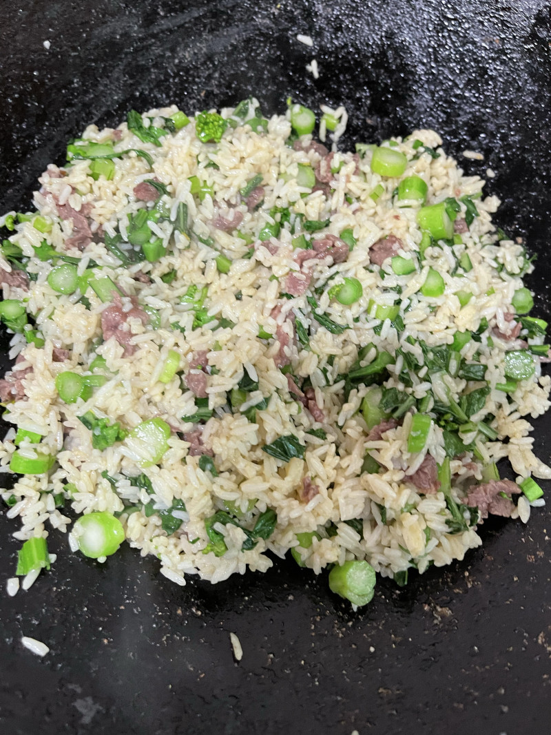 Steps to Make Stir-fried Rice with Beef and Chinese Greens