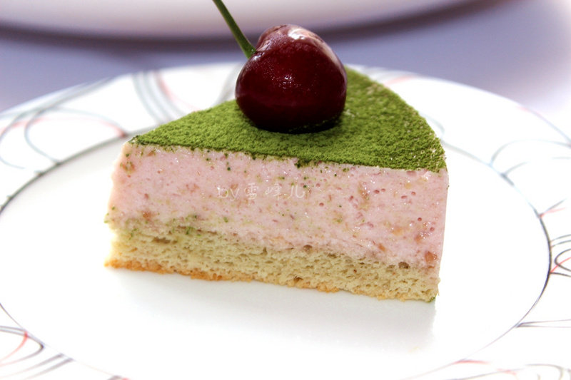 Step-by-step Cherry Matcha Mousse