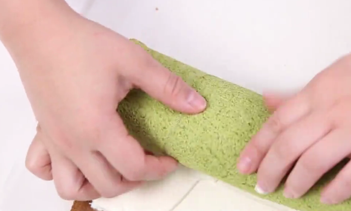 Steps to Make Green Tea Strawberry Cake Roll