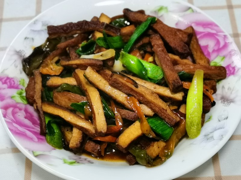 Steps for making Spicy Garlic Chives Stir-fried Dried Tofu