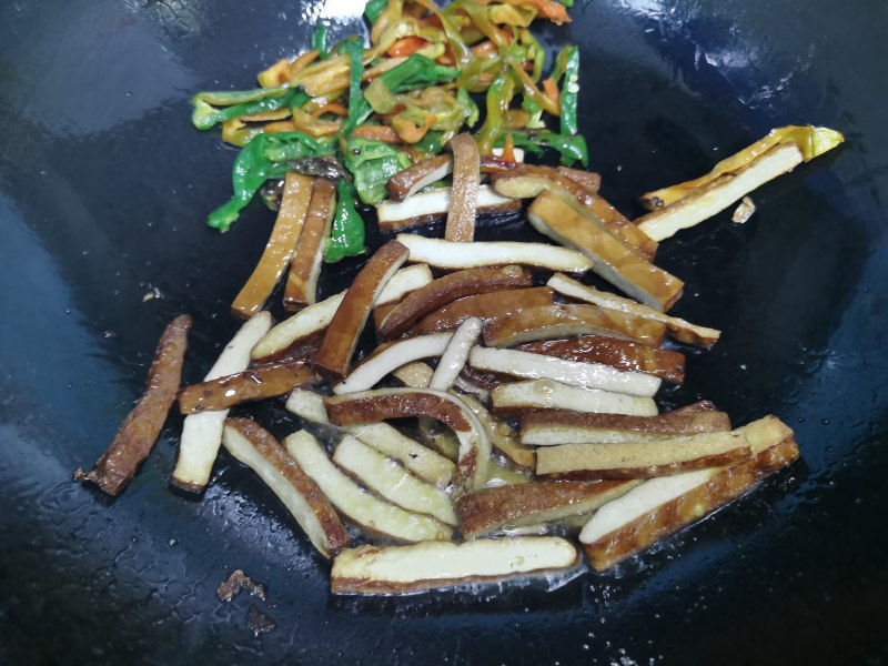 Steps for making Spicy Garlic Chives Stir-fried Dried Tofu