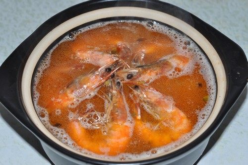 Steps for Making Shrimp and Vermicelli Clay Pot