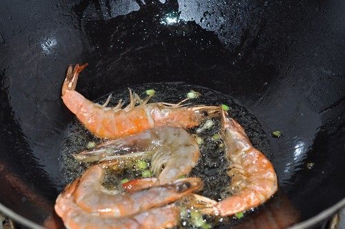 Steps for Making Shrimp and Vermicelli Clay Pot