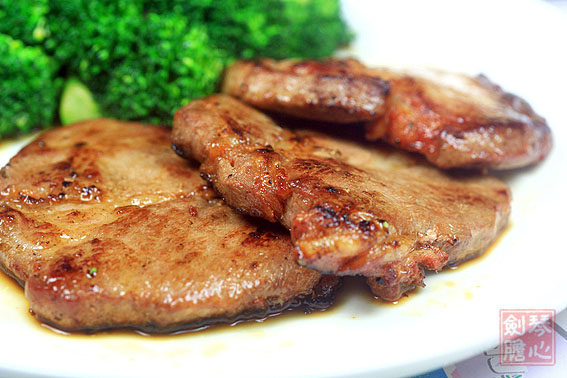 Steps for Cooking Delicious Pan-Fried Pork Chop