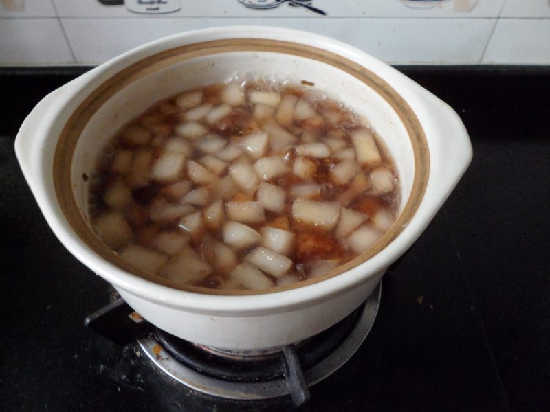 Steps for Making Snow Pear and Sea Coconut Sweet Soup