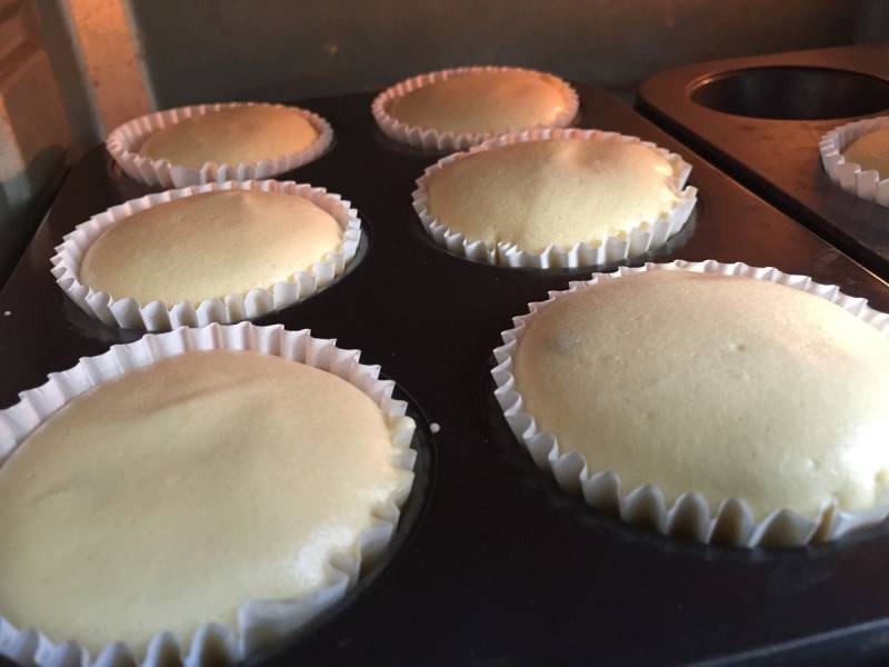 Steps to Make Passion Fruit Cupcakes