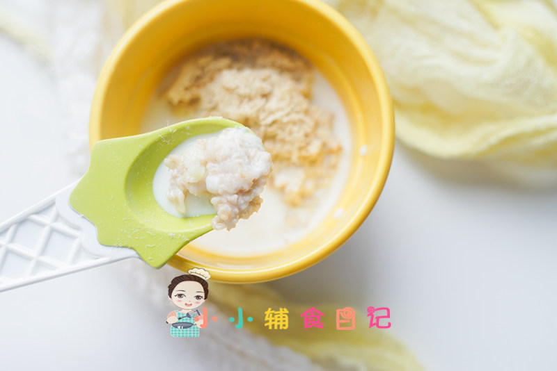 Cauliflower and Pork Floss Oatmeal for Babies Over 10 Months Old