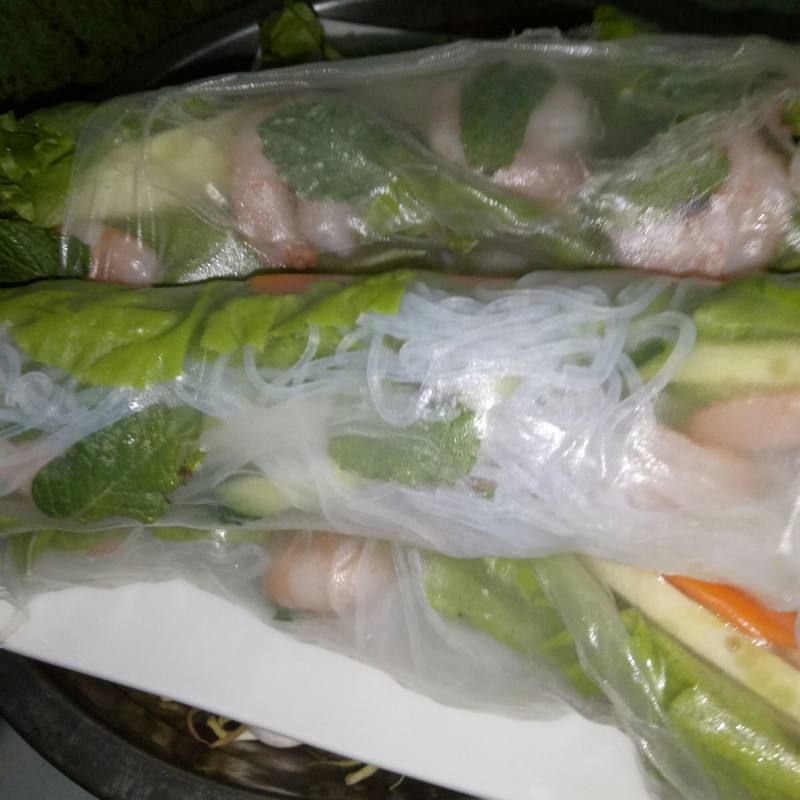 Steps for Making Vietnamese Shrimp Rolls