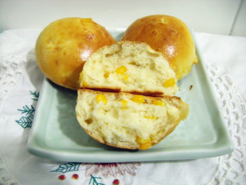 Corn Bread Rolls with Milk Flavor