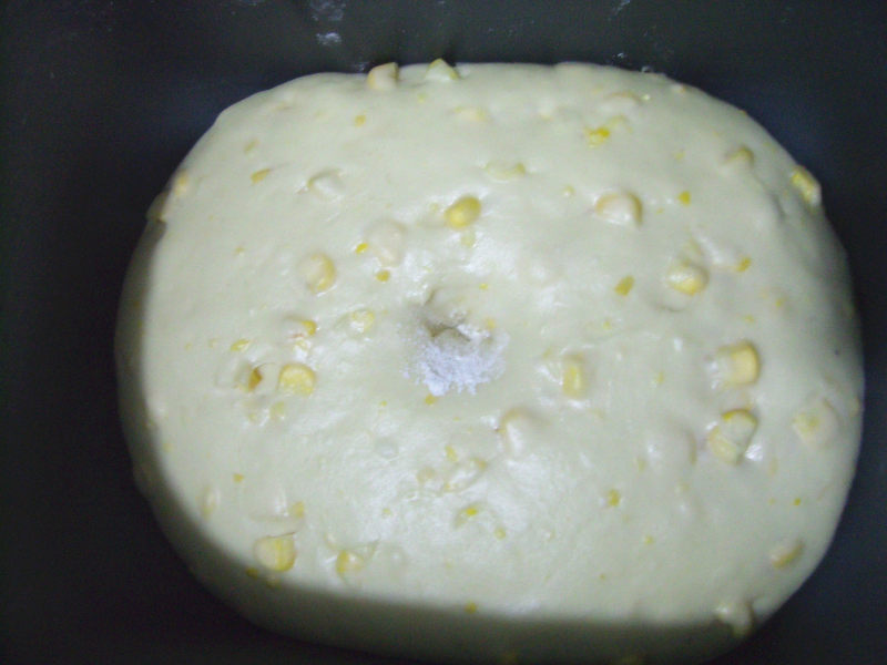 Steps for Making Corn Bread Rolls with Milk Flavor