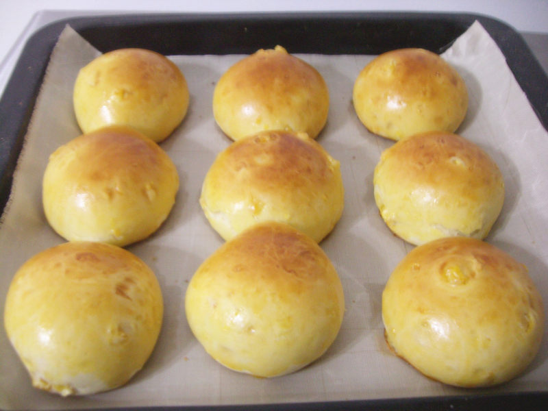 Steps for Making Corn Bread Rolls with Milk Flavor