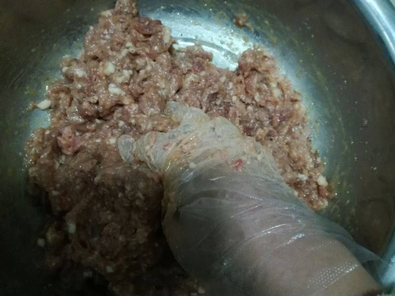 Steps for Making Black Pepper Crispy Sausage