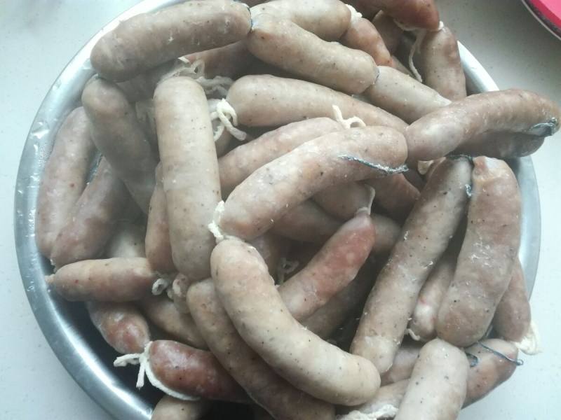 Steps for Making Black Pepper Crispy Sausage