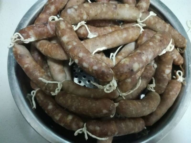 Steps for Making Black Pepper Crispy Sausage