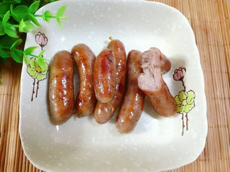 Steps for Making Black Pepper Crispy Sausage