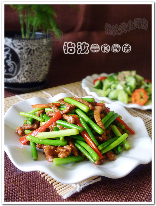 【Yiru's Quick Stir-Fry】5-Minute Home-Cooked Dish - Stir-Fried Pork with Garlic Scapes