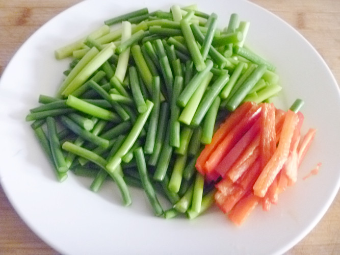 【Yiru's Quick Stir-Fry】5-Minute Home-Cooked Dish - Stir-Fried Pork with Garlic Scapes Cooking Steps