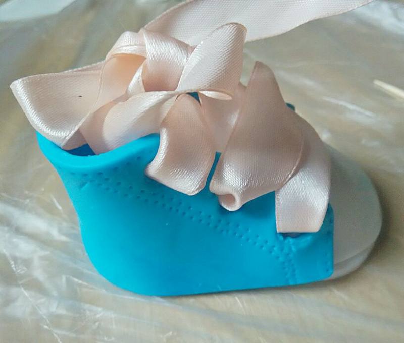 Fondant Baby Shoes Making Steps