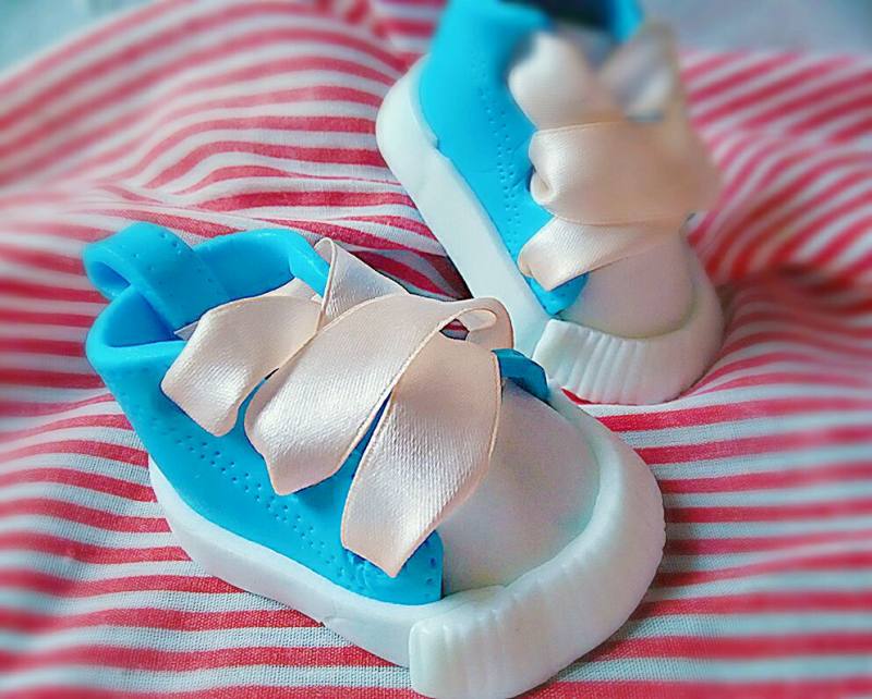 Fondant Baby Shoes Making Steps