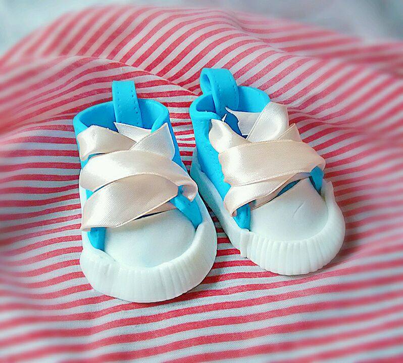 Fondant Baby Shoes Making Steps