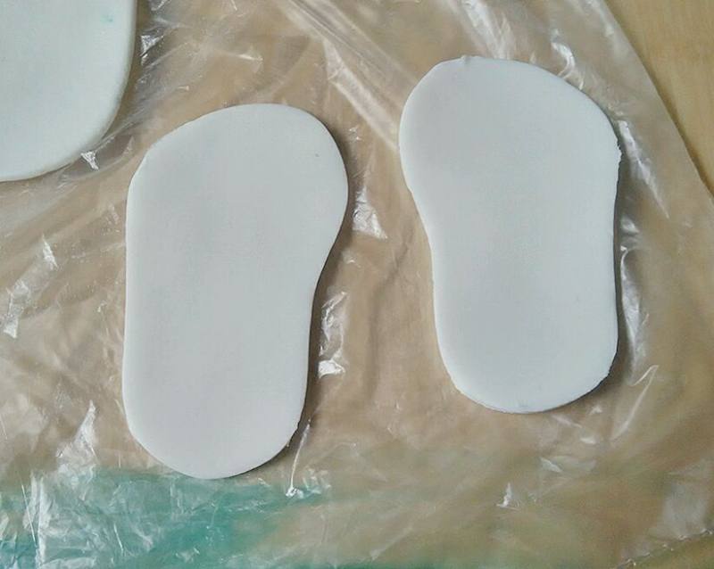 Fondant Baby Shoes Making Steps