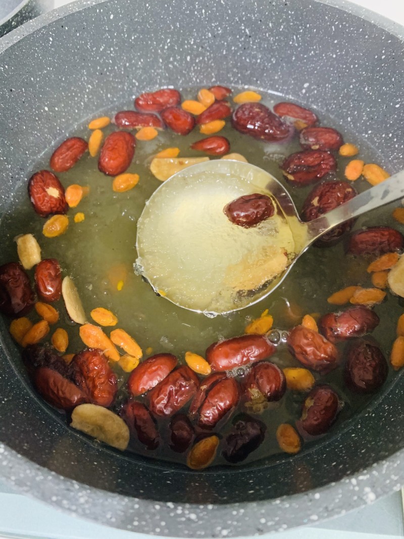 Steps for Making Red Date and Goji Berry Snow Swallow