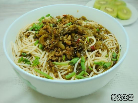 Steps for Making Sour and Spicy Rice Noodles