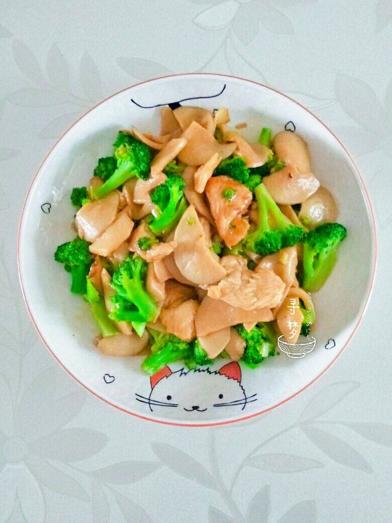 Stir-fried Broccoli with King Oyster Mushroom