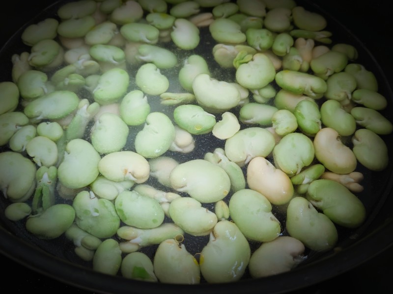 Steps for Sautéed Fava Beans with Carrots