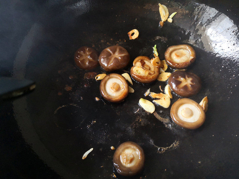 Steps for Cooking Oilseed Rape with Shiitake Mushrooms