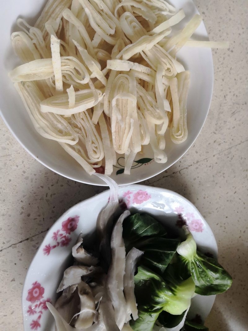 Steps for Braised Bean Noodles with Cabbage and Egg