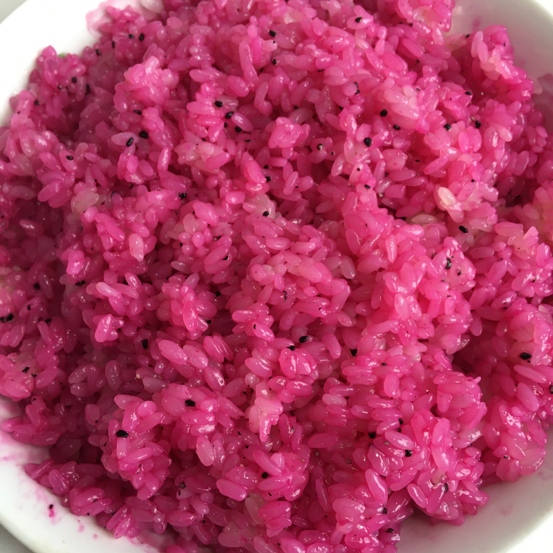 Steps for Making Dragon Fruit Juice Mixed with Sticky Rice