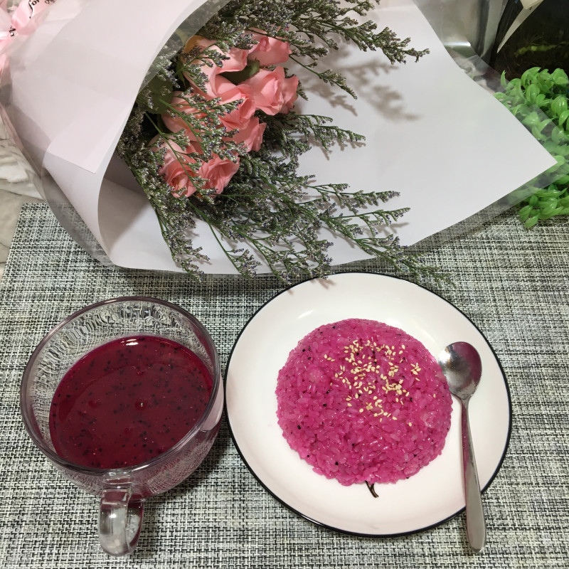 Steps for Making Dragon Fruit Juice Mixed with Sticky Rice