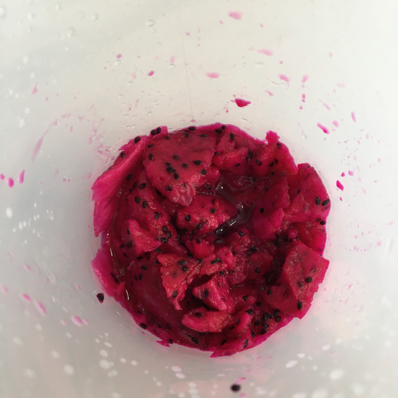 Steps for Making Dragon Fruit Juice Mixed with Sticky Rice