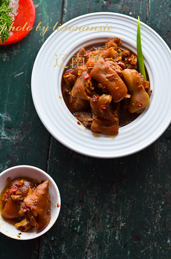 Spicy Pork Trotters with Chopped Pepper