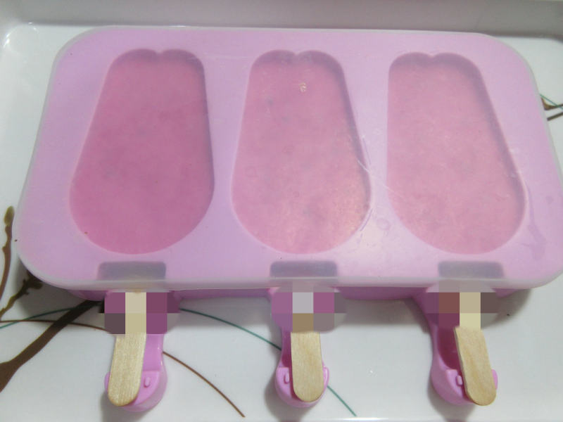 Steps for Making Milk Dragon Fruit Popsicle