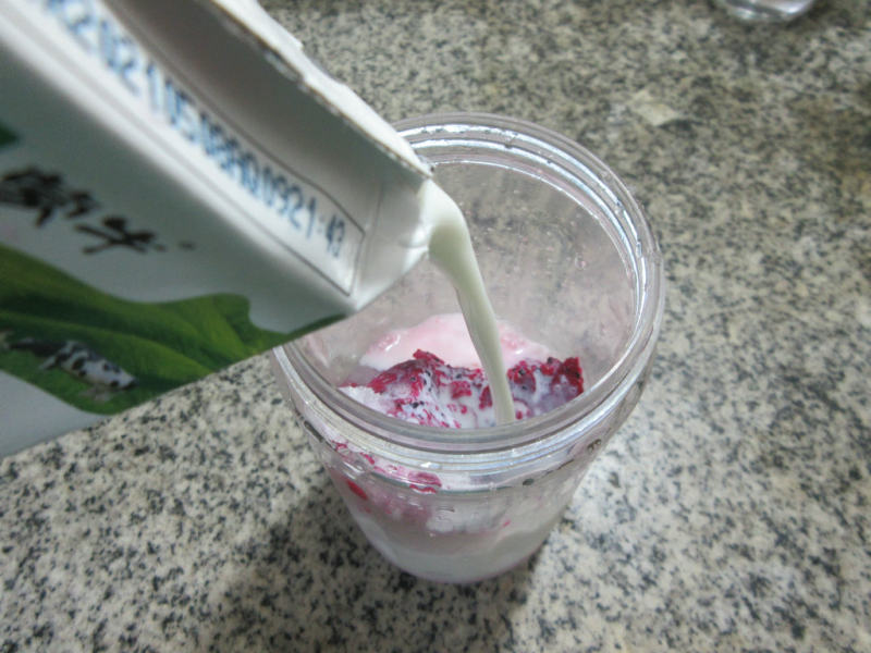 Steps for Making Milk Dragon Fruit Popsicle