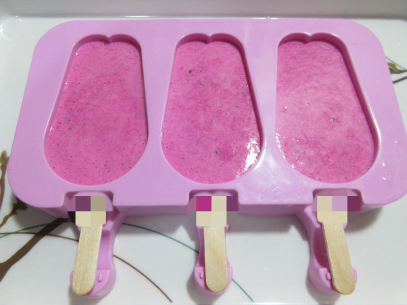 Steps for Making Milk Dragon Fruit Popsicle