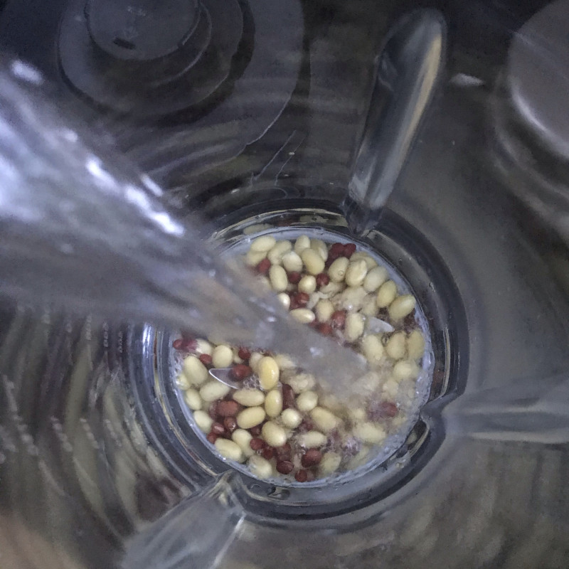 Steps for Making Soybean Red Bean Milk