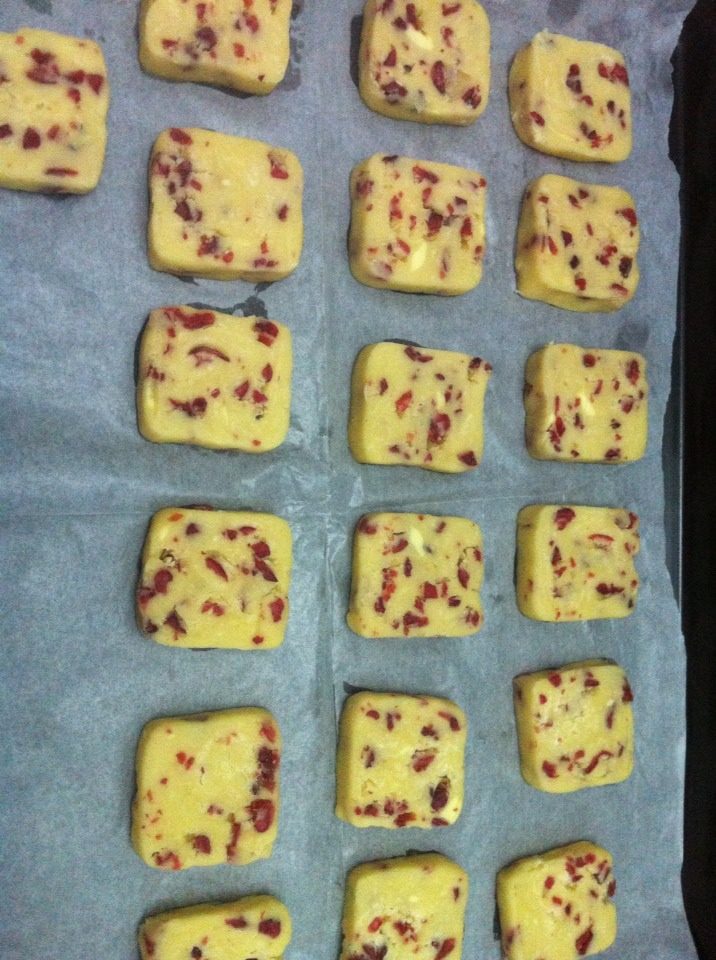 Step-by-Step Process of Making Cranberry Cookies (Mildly Sweet)