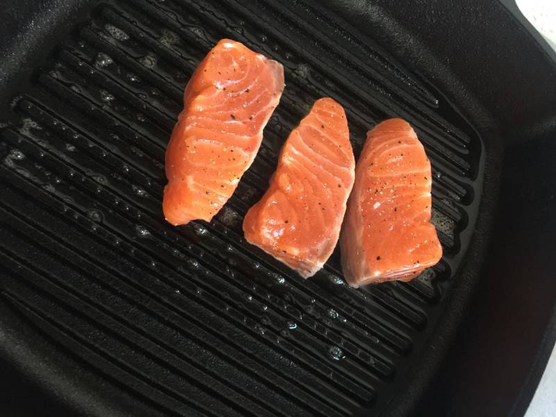 Pan-fried Salmon Steps