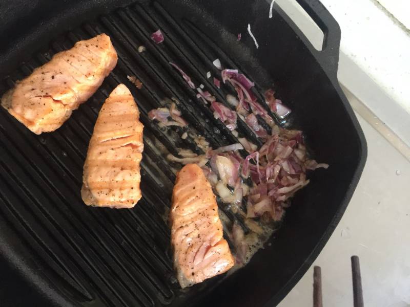 Pan-fried Salmon Steps