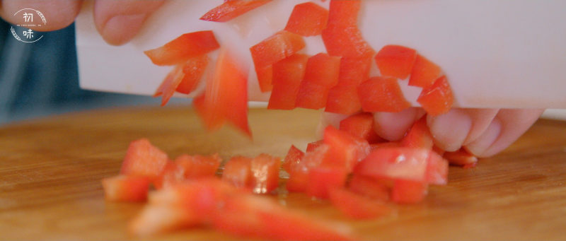 Step-by-Step Instructions for Making Viral Potato Chip Fried Chicken Pizza