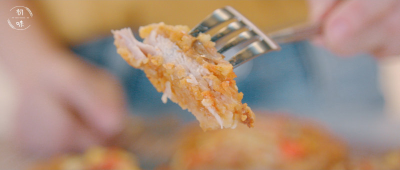 Step-by-Step Instructions for Making Viral Potato Chip Fried Chicken Pizza