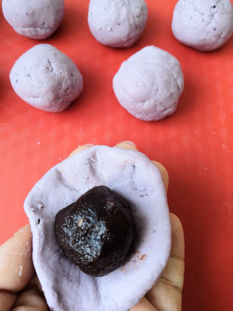 Steps for Making Purple Sweet Potato Red Bean Cake