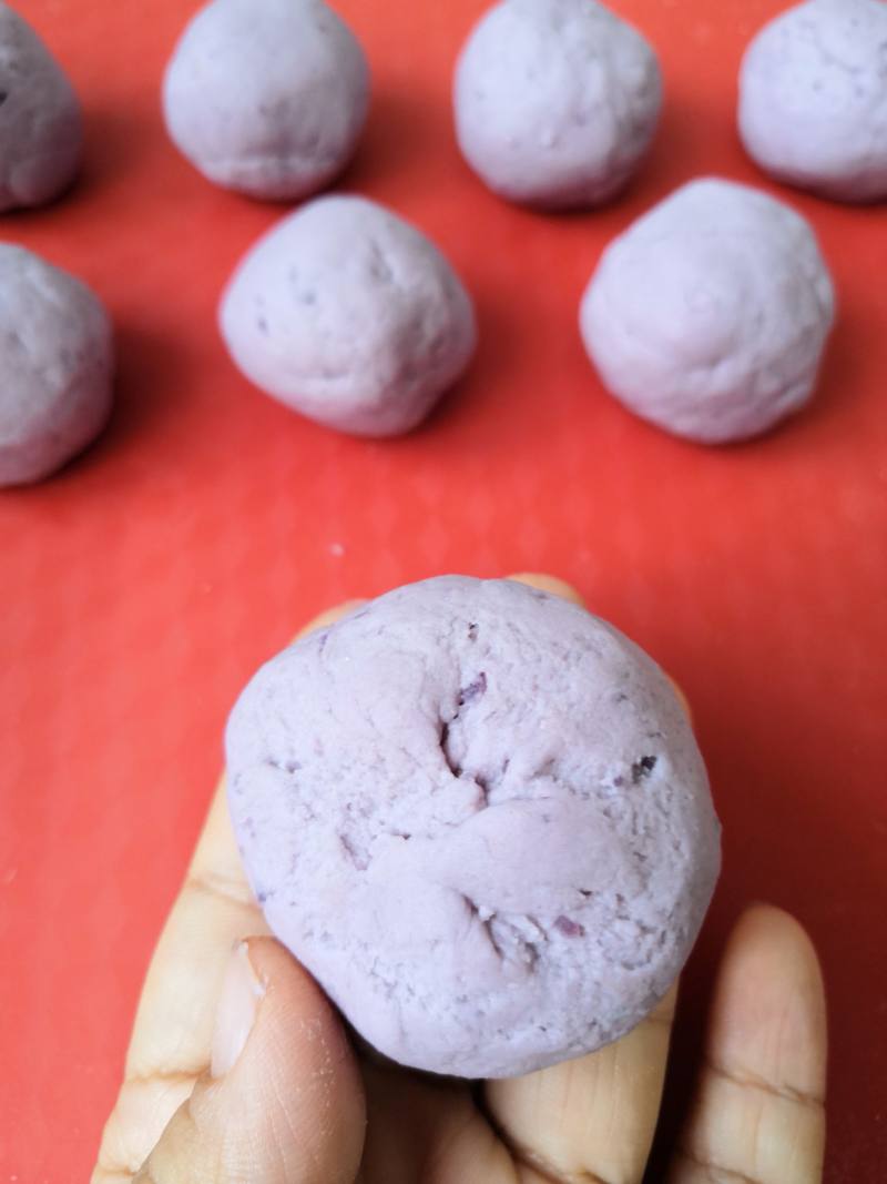 Steps for Making Purple Sweet Potato Red Bean Cake