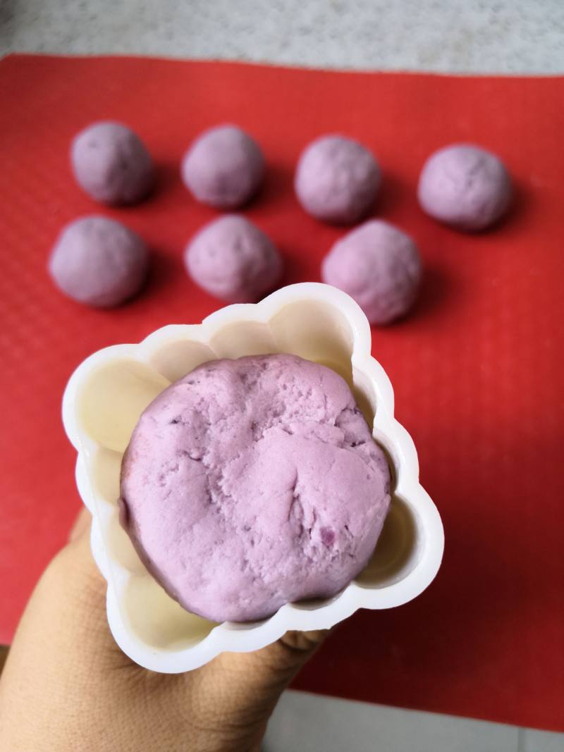 Steps for Making Purple Sweet Potato Red Bean Cake