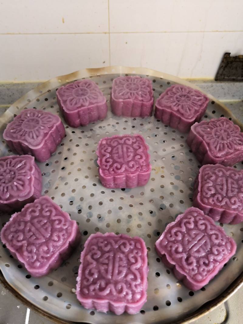 Steps for Making Purple Sweet Potato Red Bean Cake